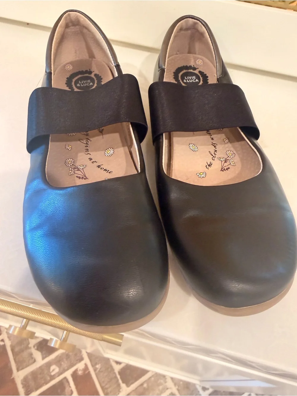 Livie & Luca Black Elastic Strap Mary Jane Flats! Size 3! EUC!